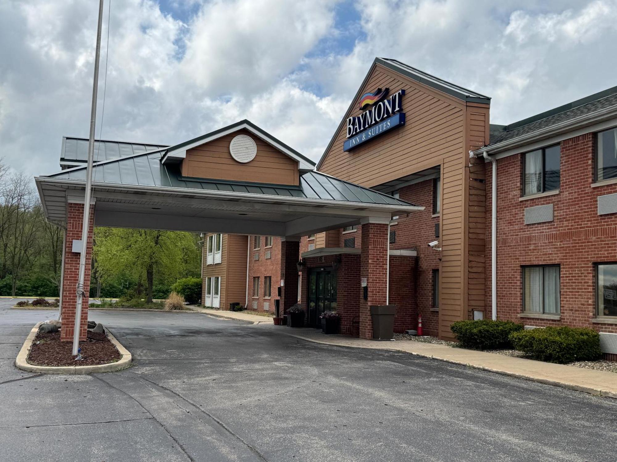 Отель Baymont By Wyndham Mishawaka South Bend Area Экстерьер фото
